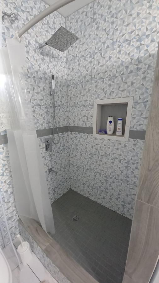 Cozy Vacation Retreat With Free Parking Apartment Roseau Exterior photo